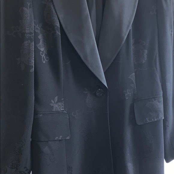 Beautiful black Tahari blazer - Picture 3 of 7